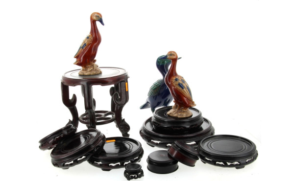 CHINE - Lot de 9 socles en bois et un su