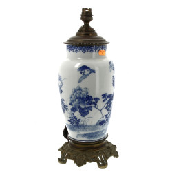 Vase en porcelaine blanche à décor d'ois