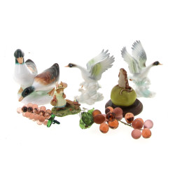 Lot de bibelots comprenant une figurine 