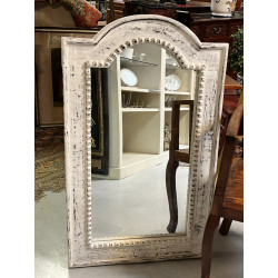 Glace rectangulaire à corniche ceintrée,