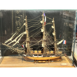 Maquette en bois de l'ASTROLABE.Sous vit