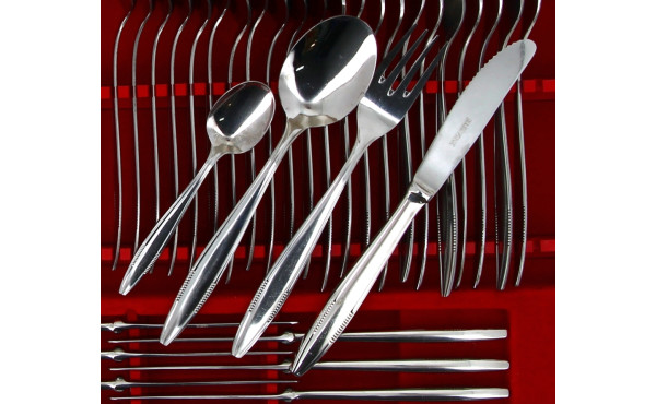 Ménagère en inox années 70 comprenant 12