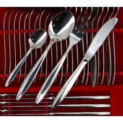 Ménagère en inox années 70 comprenant 12