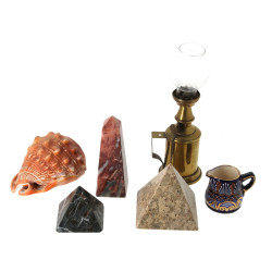 Lot de bibelots comprenant 3 pierres scu