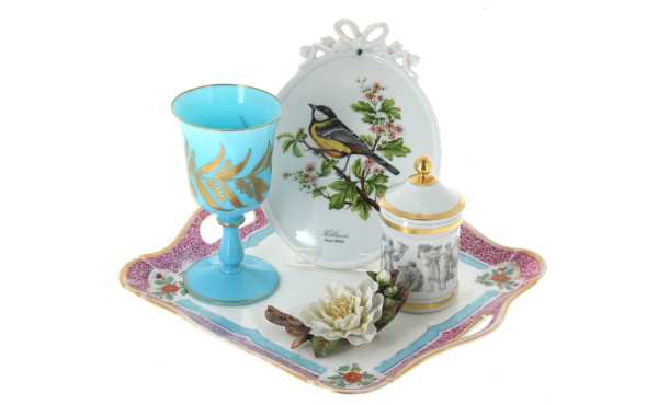 Lot comprenant un plateau cabaret en por