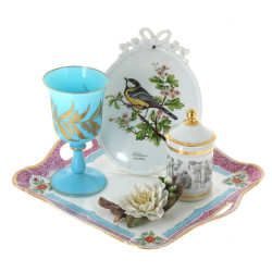 Lot comprenant un plateau cabaret en por