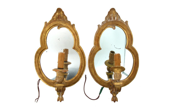 Paire d'appliques en bois doré à fond mi