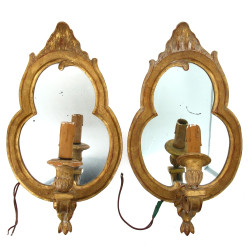 Paire d'appliques en bois doré à fond mi