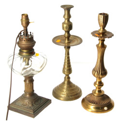 Lampe à pétrole électrifiée : pied de la