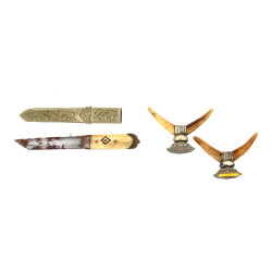 Petit couteau ancien en métal travaillé 