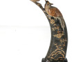 Corne sculptée à décor d'oiseaux branché