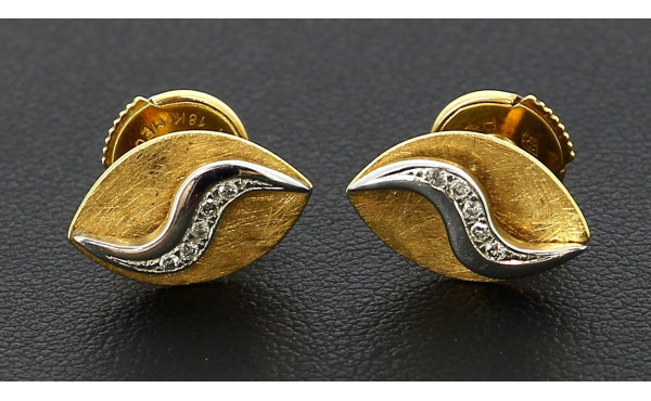 Paire de boucles d'oreilles en or jaune 