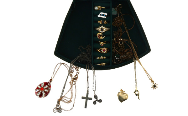 Pendentif œuf en émaillé sur chaîne plus