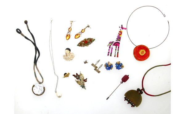 Lot de bijoux fantaisie : 3 colliers pro