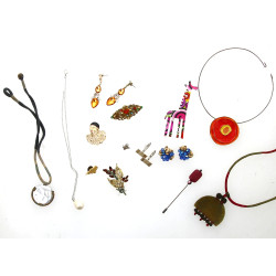 Lot de bijoux fantaisie : 3 colliers pro