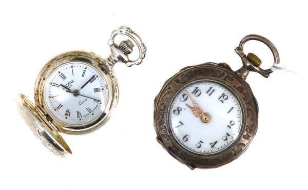 Deux petites montres de col, l'une ancie