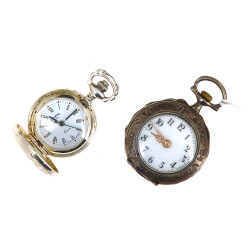 Deux petites montres de col, l'une ancie