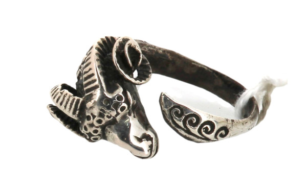 Bague en argent "tête de bélier", non po