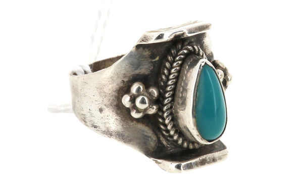 Bague en argent sertie d'un cabochon cou