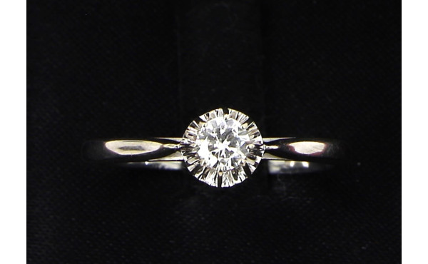 Bague solitaire diamant, serti griffes, 