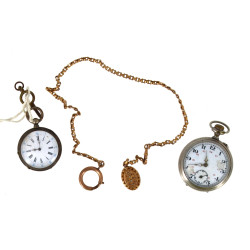 Chaine de montre en métal doré + 2 montr