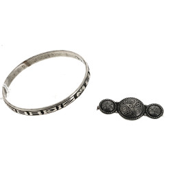 Broche celtisante en argent, tige métal 