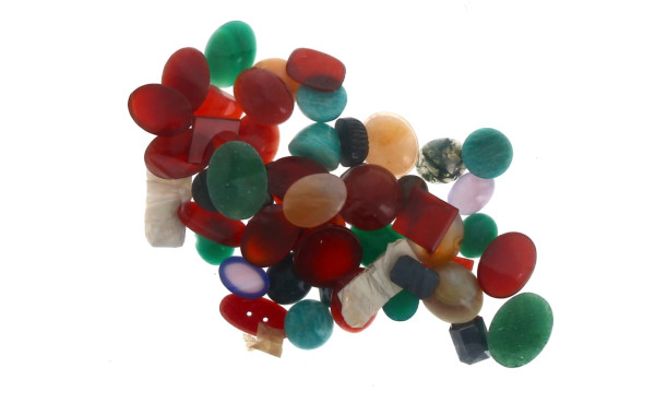 Lot de pierres dures, poids 73 grs (agat