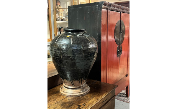 Grande jarre ancienne en grès brun repo