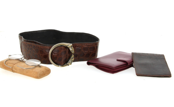 Porte-feuille FURLA dans les tons auberg