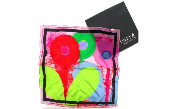 MARINE B. - Carré en soie décor géométri