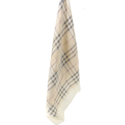 BURBERRY London - Carré en soie, 67 x 67