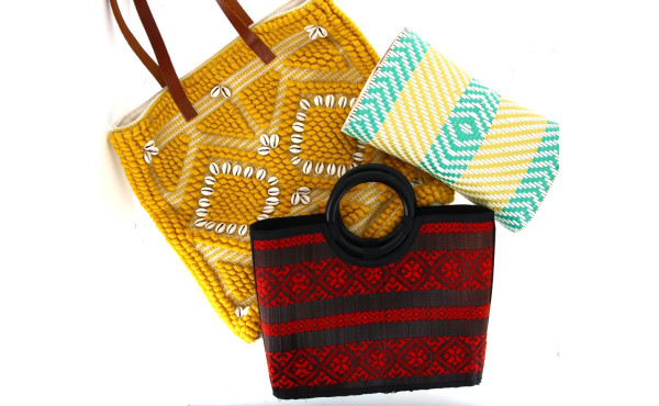 Lot comprenant 2 sacs d'été, un repose t