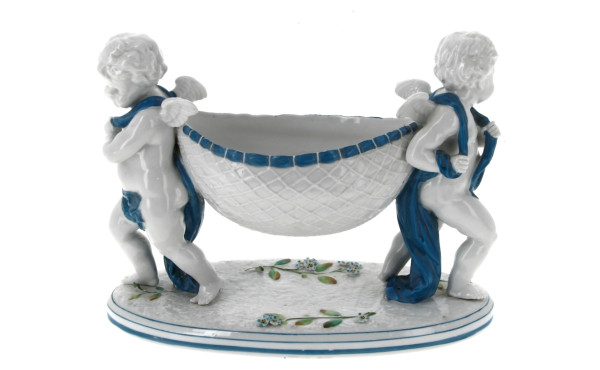 Petite jardinière en porcelaine figurant