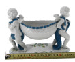 Petite jardinière en porcelaine figurant