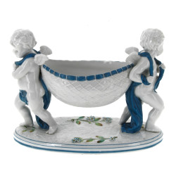 Petite jardinière en porcelaine figurant