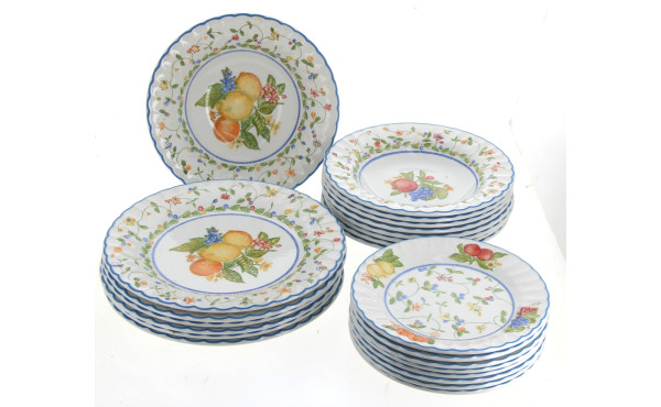 Service anglais à décor de fleurs et de 