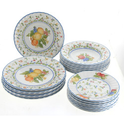 Service anglais à décor de fleurs et de 