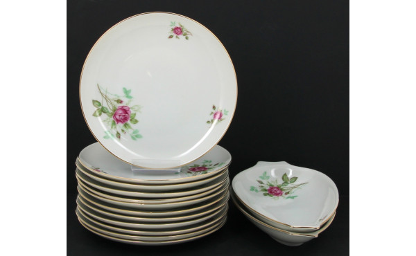 12 assiettes à gâteaux et 2 petits plats