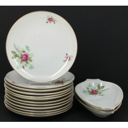 12 assiettes à gâteaux et 2 petits plats