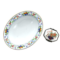 Jolie boîte en porcelaine à décor floral