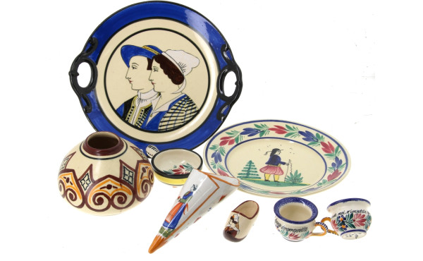 QUIMPER - Lot de pièces en faïence : pla