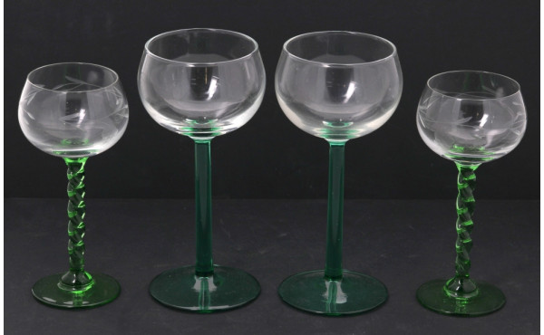 6 verres à vin blanc à piètement vert ém