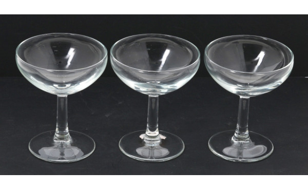 10 coupes à champagne anciennes en verre