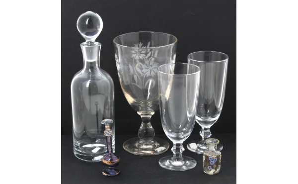 9 grands verres en verre sur piédouche, 