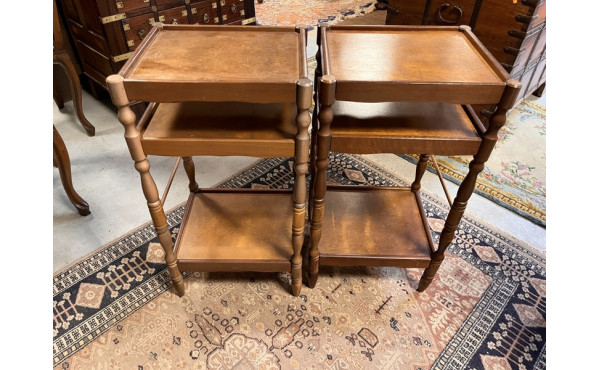 2 petites tables de nuit ou bouts de can