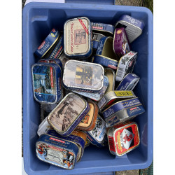 Collection de boites de conserves vides 