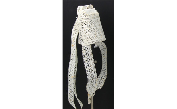 Coiffe de Quimper à dentelle stylisée