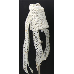 Coiffe de Quimper à dentelle stylisée