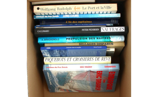 MARINE - carton de livres dont Marine d