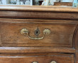 Commode tombeau en noyer sculpté et moul